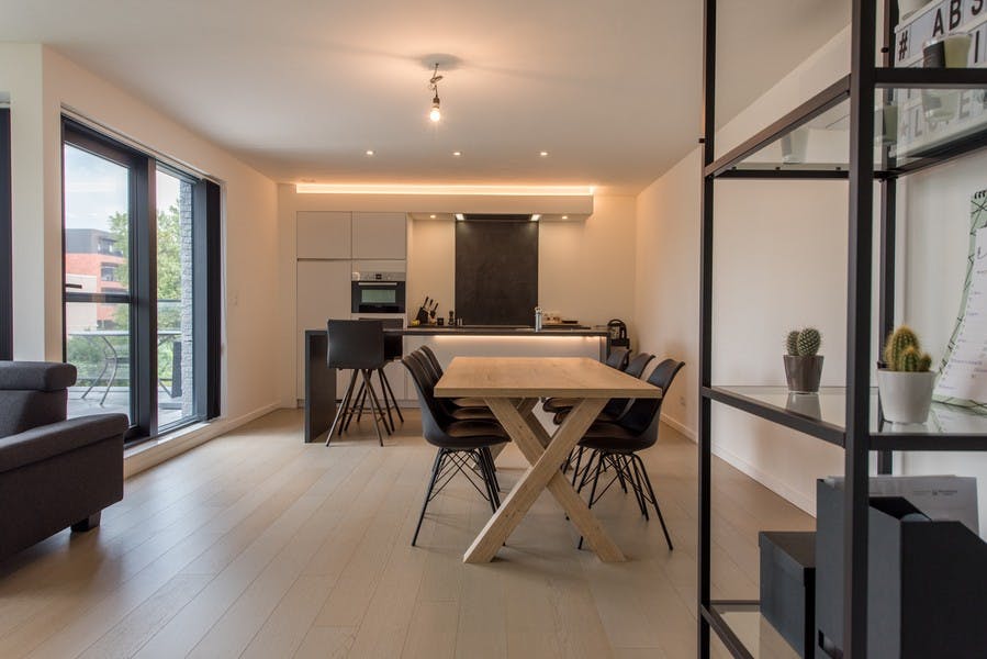 Kwalitatief afgewerkt 2 slaapkamer appartement met terras van 24 m²!